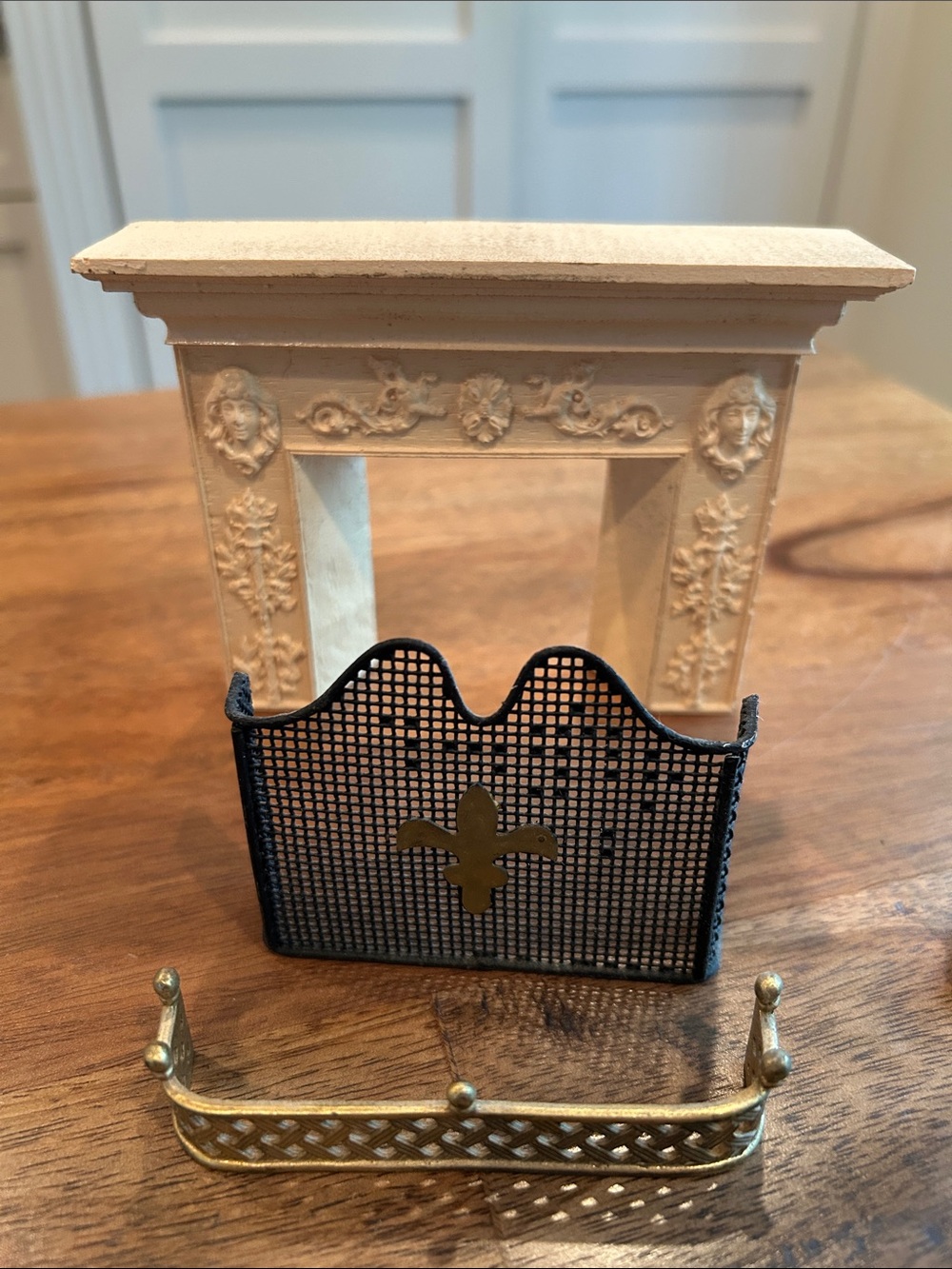 Vtg Ornate Fireplace Set, Lot of 7, Dollhouse Furniture - Picture 2 of 4